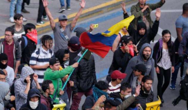 Estudiantes protestando en Bogotá