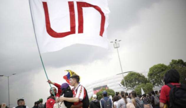 Estudiantes de la Universidad Nacional en medio de las marchas Estudiantes de la Universidad Nacional en medio de las marchas
