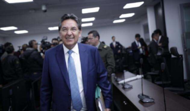 Néstor Humberto Martínez Néstor Humberto Martínez pidió que se revelen todos los audios de sus reuniones con Jorge Pizano.