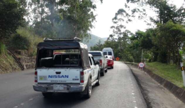 Transito y bloqueo vía al Llano