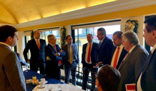 Expresidente César Gaviria y senadores liberales