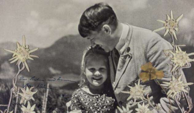 Adolf Hitler y Rosa Bernile Nienau, el 16 de junio de 1933 en Alemania