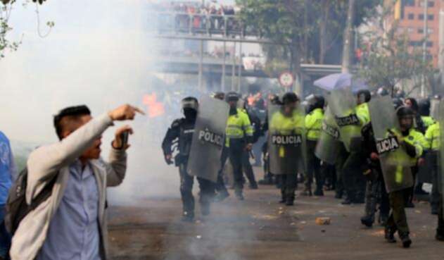 Este uno de los momentos en los que se registro el enfrentamiento entre la Policía y el ESMAD