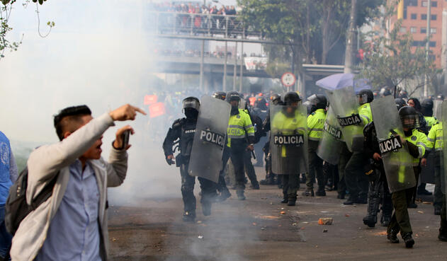 Este uno de los momentos en los que se registro el enfrentamiento entre la Policía y el ESMAD