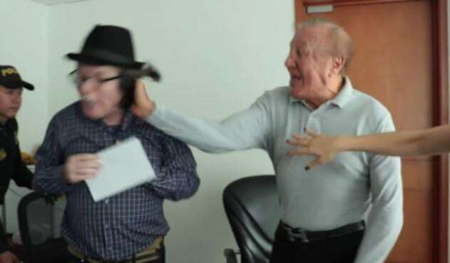 Este es el momento en que se presenta la agresión del alcalde, Rodolfo Hernández al concejal John Claro.