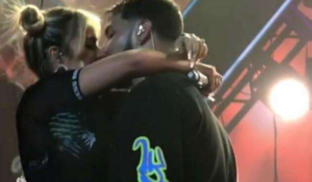 Karol G se besó con Anuel AA