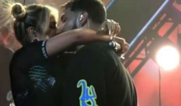 Karol G se besó con Anuel AA