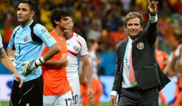 Keylor Navas y Jorge Luis Pinto en un partido del Mundial de Brasil 2014