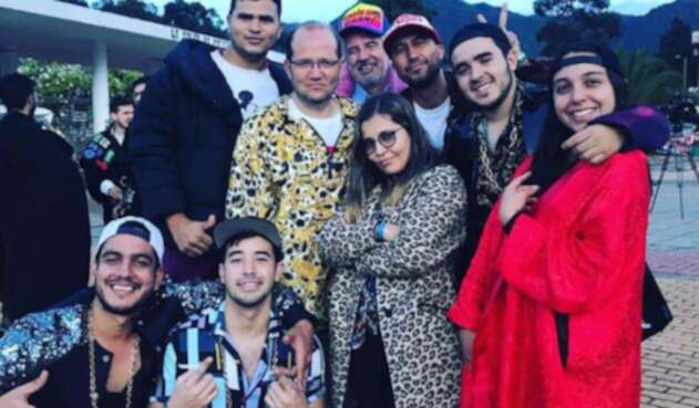 Los estudiantes junto a Daniel Samper Ospina, decidieron vestirse como Maluma para que el Gobierno les preste atención.