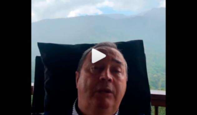 El profesor Luis Fernando Montoya en su casa, ubicada en el Valle de Aburrá (Caldas)