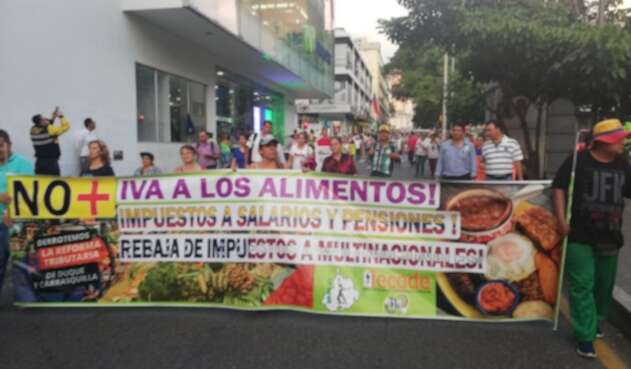 Manifestaciones por parte de docentes y centrales Obreras