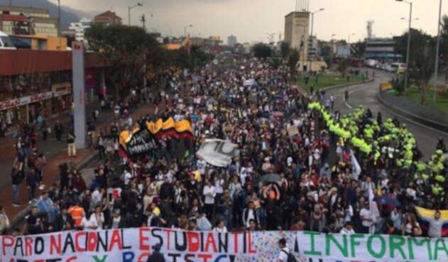 Varias estaciones de Transmilenio están cerradas debido a las manifestaciones. Marchas de estudiantes en Bogotá