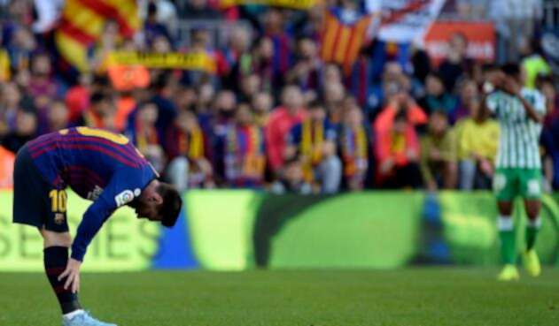 Lionel Messi, en acción ante el Betis en el Camp Nou