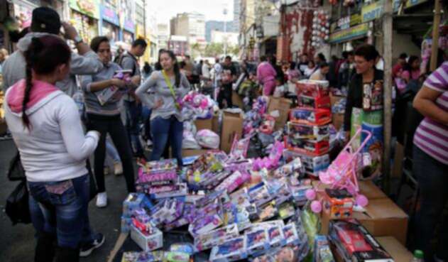 Venta de juguetes en Navidad en el centro de Bogotá Venta de juguetes en Navidad en el centro de Bogotá