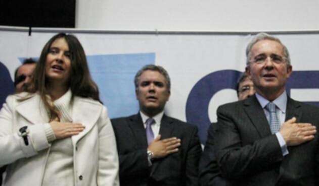 Paloma Valencia junto a Álvaro Uribe Paloma Valencia junto a Álvaro Uribe