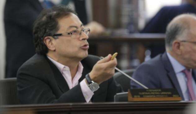 Gustavo Petro anuncia que el primero que se debe enderezar es el expresidente Álvaro Uribe.