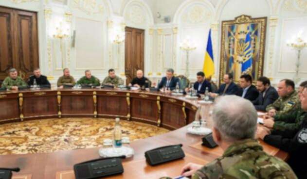 Presidente de Ucrania, Petro Poroshenko reunido con los altos mandos de sus Fuerza Militares. Presidente de Ucrania, Petro Poroshenko reunido con los altos mandos de sus Fuerza Militares.