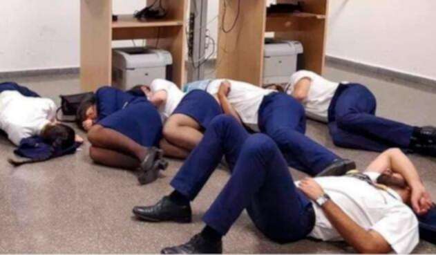 La foto publicada en redes sociales por algunos tripulantes de la aerolínea Ryanair