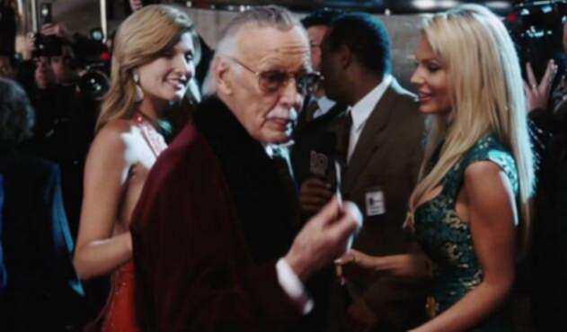 Tony Stark le dijo a Stan Lee en Iron Man (2008) 'te vez bien Hef', en referencia a su papel como Hugh Hefner, el recordado fundador de Playboy.