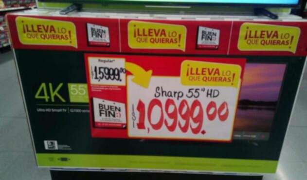 Los televisores en oferta en el Walmart Toreo de México
