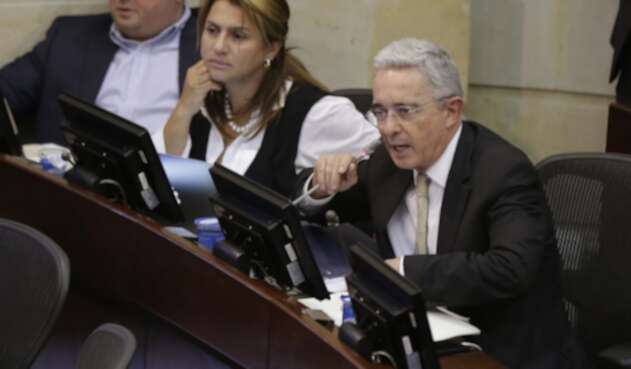 ÁLVARO URIBE VÉLEZ