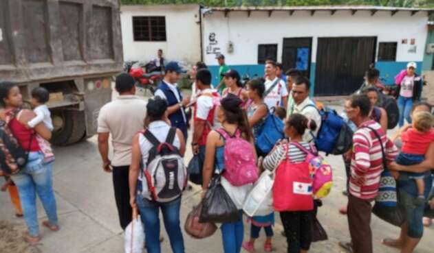 Comunidades campesinas desplazadas de Hacarí por combates entre el Eln y Epl