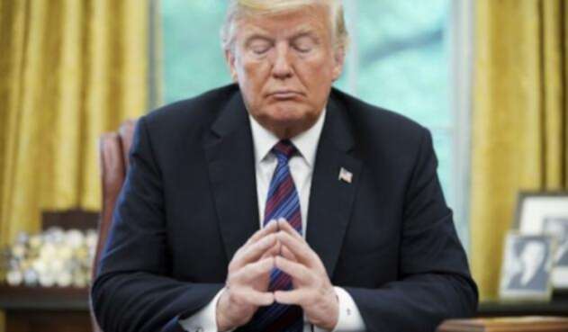Donald Trump, presidente de EE.UU. El presidente de Estados Unidos, Donald Trump, escucha durante una conversación telefónica con el presidente de México, Enrique Peña Nieto, sobre el comercio en la Oficina Oval de la Casa Blanca en Washington, DC el 27 de agosto de 2018.