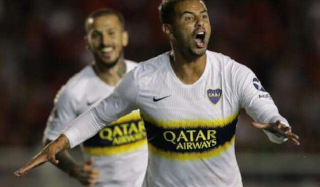 Edwin Cardona celebra el gol de la victoria de Boca ante Independiente