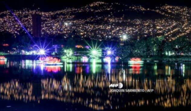Las luces en el Parque Norte en Medellín Las luces en el Parque Norte en Medellín