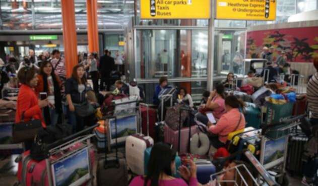 Pasajeros aeropuerto Gatwick en Londres