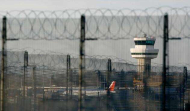 Operaciones en el aeropuerto de Gatwick detenidas por un unos drones