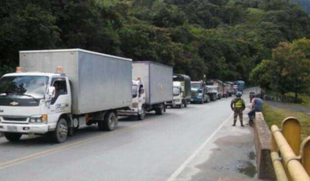 Caravana escoltada por militares hacia Yopal Caravana escoltada por militares hacia Yopal