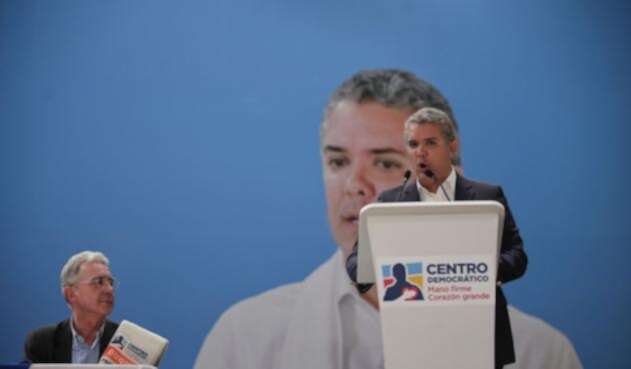 Álvaro Uribe Vélez, senador (izq) e Iván Duque, presidente (der) Álvaro Uribe Vélez, senador (izq) e Iván Duque, presidente (der)