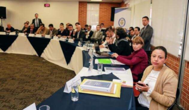 Negociación del aumento del salario mínimo Negociación del aumento del salario mínimo