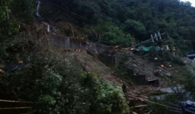 Deslizamiento de tierra en vía Bogotá - Villavicencio Deslizamiento de tierra en vía Bogotá - Villavicencio