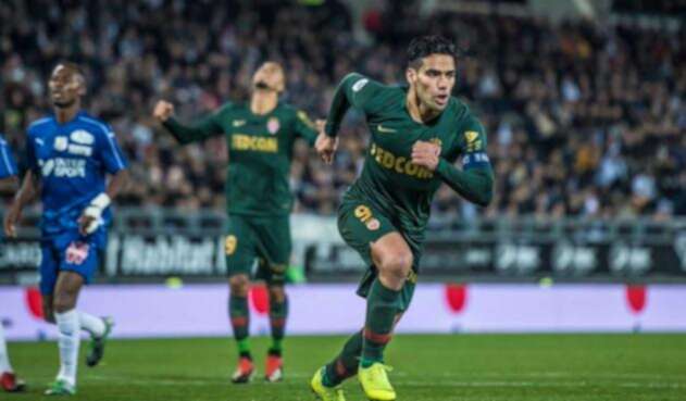 Falcao comanda el ataque del Mónaco ante el Amiens.