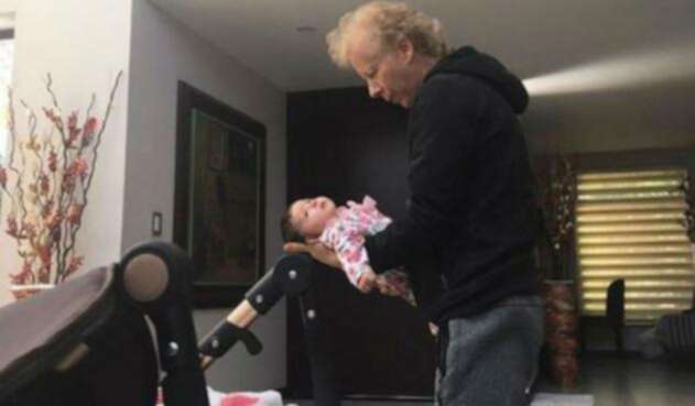 Galy Galiano y su primera nieta Maité