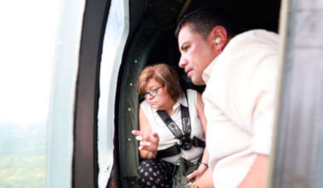 Gloria María Borrero, ministra de Justicia, sobrevolando cultivos ilícitos en Tumaco (Nariño)