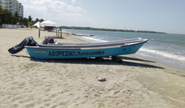 Pecadores apoyan la búsqueda de un caimán en el mar de Coveñas
