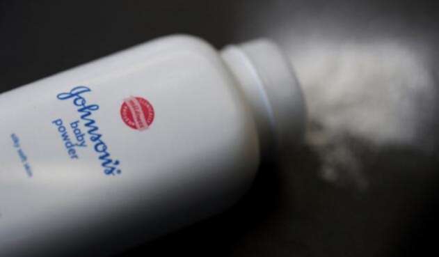 Johnson & Johnson Johnson & Johnson cae en la bolsa por uso de fibras cancerígenas en sus productos