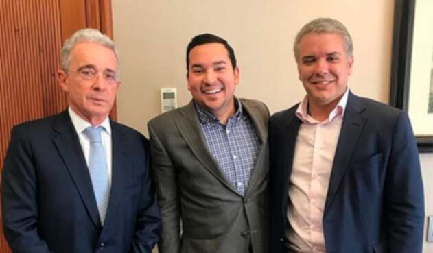 Juan Manuel Daza (centro) junto al expresidente Álvaro Uribe y el presidente Iván Duque