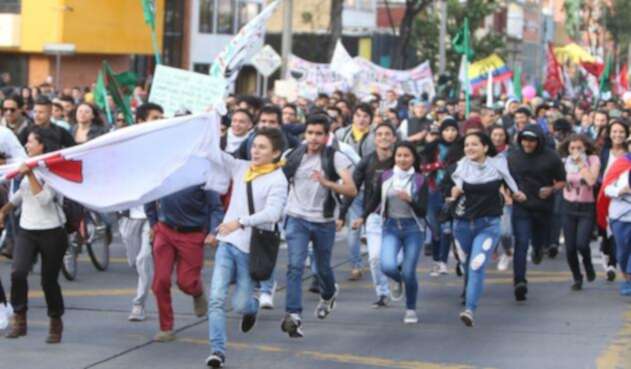 Estudiantes salieron una vez más a las calles para pedirle al Gobierno por presupuesto para la educación.