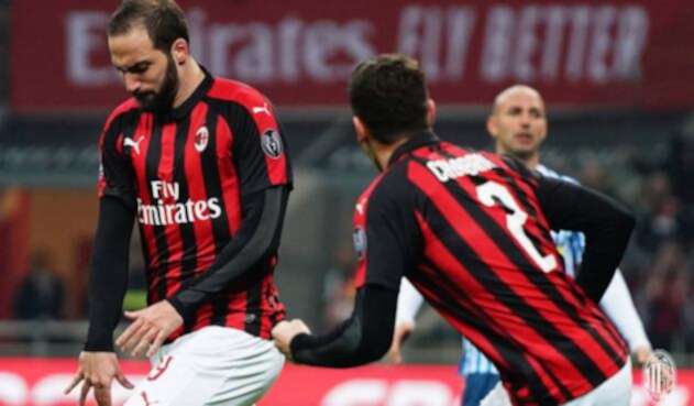 Gonzalo Higuaín celebra un gol con el Milan Gonzalo Higuaín celebra un gol con el Milan