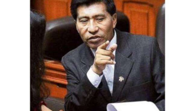 El congresista peruano Moisés Mamani, acusado de abusar de una azafata.