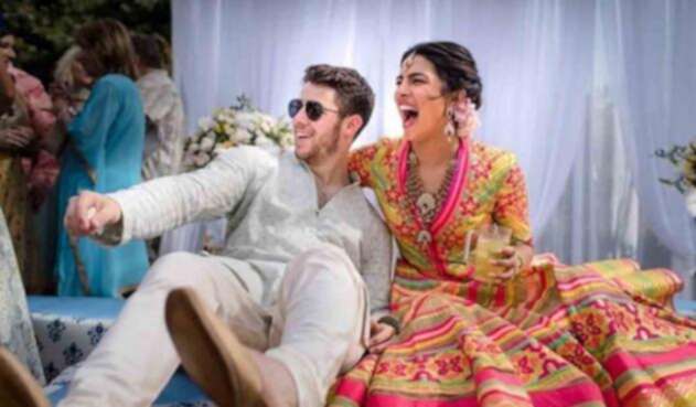 El cantante celebró la ceremonia de bodas a través de un ritual llamado Mehendi.