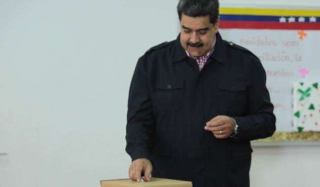 Nicolás Maduro, presidente de Venezuela, votando en las elecciones municipales, en Caracas