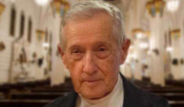 Padre Arturo Silva