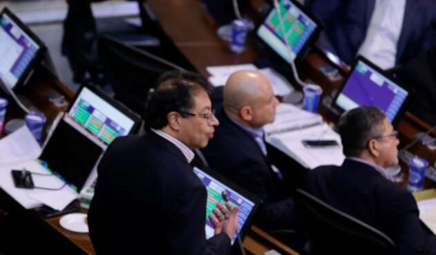 El senador Gustavo Petro en el Congreso de la República. El senador Gustavo Petro en el Congreso de la República.