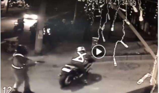 Así es el aterrador robo de motos en Bogotá.