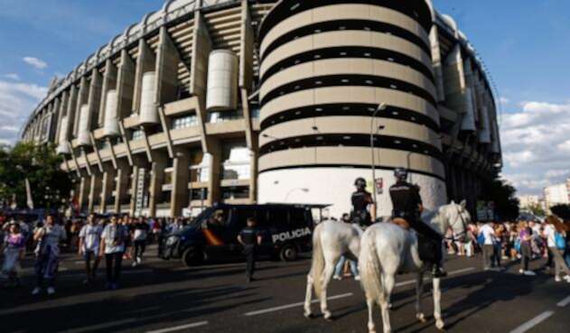 Las autoridades en el estadio Santiago Bernabéu, en Madrid (España)